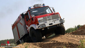 D: Praktisches Gel�ndefahrtraining f�r Maschinisten der Feuerwehr Hamb�hren