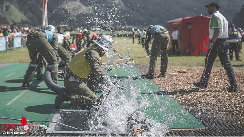 Tirol-Spannung-Pr-zision-und-Kameradschaft-50-Bezirks-Nassleistungsbewerb-wurde-zum-Feuerwehrfest-in-Mayrhofen