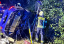 D: Pkw nach Unfall in Dinslaken in Seitenlage → drei Personen eingeschlossen