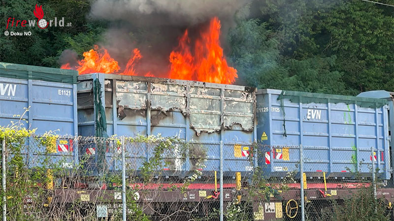 N-Brand-eines-G-terwaggons-auf-der-Mariazeller-Bahn-Gro-einsatz-der-Feuerwehren-in-St-P-lten
