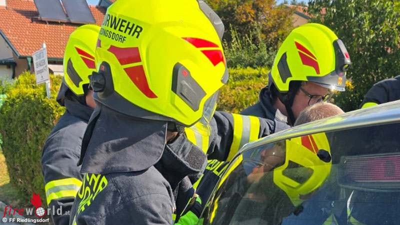 Bgld-Feuerwehr-Riedlingsdorf-rettet-Kleinkind-aus-aufgeheiztem-Pkw