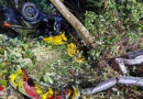 Stmk: Pkw überschlägt sich in Weiz in Waldstück hinein → Feuerwehr befreit Fahrer
