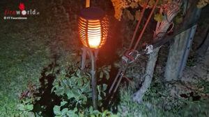 FeuersbrunnFackel Nö: LED-Gartenfackel sorgt für Einsatz zweier Feuerwehren
