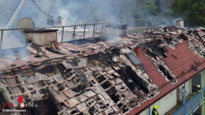 N�: 150 Feuerwehrmitglieder bek�mpfen Wohnanlagen-Gro�brand in Kematen a.d. Ybbs ? 24 Wohnungen evakuiert