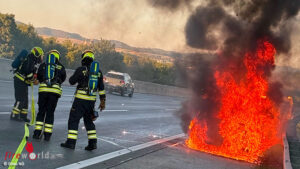 N�: Auto-Vollbrand auf der A 1 bei P�chlarn
