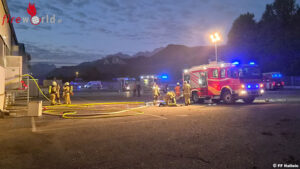 Sbg: Brand in Maschinenhalle eines Industriebetriebes Sbg: Brand in Maschinenhalle eines Industriebetriebes