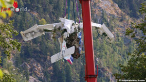 Oö: Spezialtaucher bergen abgestürztes Kleinflugzeug aus 162 Metern Tiefe