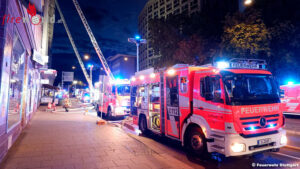 D: Flammen schlagen aus Dachgeschosswohnung - Eine Person gerettet D: Flammen schlagen aus Dachgeschosswohnung – Eine Person gerettet