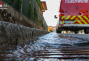 Oö: Wasser sprudelte nach Rohrbruch aus Asphalt einer Straße in Gunskirchen