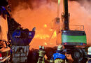 D: Großbrand auf Schrottplatz in Essen → rund 140 Einsatzkräfte im Einsatz