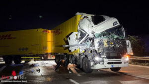 D: Lkw prallt auf BAB 5 auf stehenden Lastwagen