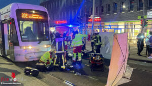 BochumStrassenbahn D: Schwerverletzte Frau nach Zusammenstoß mit Straßenbahn in Bochum