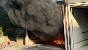 Garagenbrand Kopie D: Heuballen- und Garagenbrand sowie ein BMA in Bremerhaven