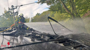 D: Sirenenalarm bei Feuer am Wohnhausdach in Hennef
