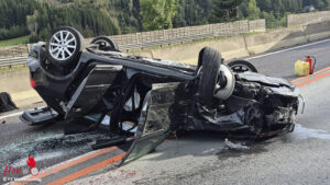 Stmk: Pkw-�berschlag nach Kollision mit Lkw im S 6 – Baustellenbereich