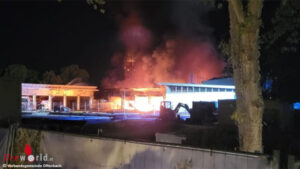 OffenbachFwHaus1 D: Großfeuer im Feuerwehrhaus Offenbach ? sieben Einsatzfahrzeuge ausgebrannt, rund 5 Mio. Euro Schaden