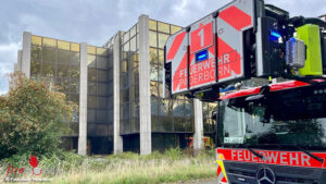 PaderbornBurero1 D: Zimmerbrand in bekanntem Lost Place in Paderborn