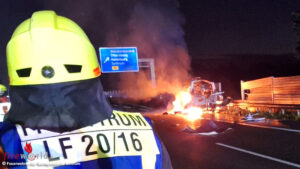 SottrumGefahrgut1 D: Kleintransporter mit Gefahrstoffen explodiert auf Autobahn