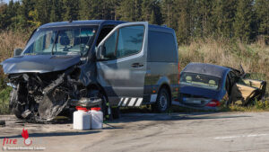 20261007_laumatat_998A0825 Oö: Kreuzungskollision mit Kleinbus und Pkw in Taiskirchen im Innkreis