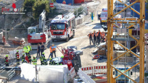 20261009_laumatat_998A1378 Oö: Teleskopstapler auf Kraftwerksbaustelle bei Desselbrunn umgestürzt