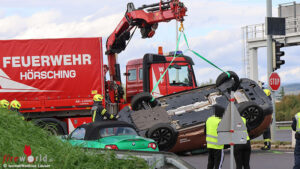 O�: Auto-�berschlag auf B 1-Kreuzung in H�rsching