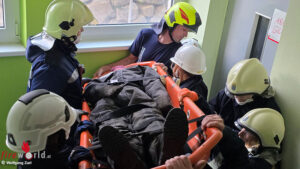 2a Nö: Brand in Hochhaus ? Amstettner Feuerwehrjugend übte schwieriges Einsatz-Szenario