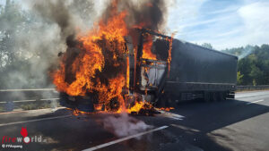 Aspang_Lkwbrand1 Nö: Brennender Sattelschlepper auf der A 2 bei Aspang
