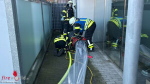 BedburgBrand1 D: Lasergravurmaschine brennt in Wohn- und Geschäftshaus in Bedburg-Hau