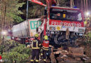 Oö: Ein Lkw – 5 Kurven – 2-mal beinahe abgestürzt → Bergungen als Herausforderung