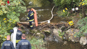 N�: LKW-Brand in Kirnberg an der Mank l�st Schadstoffeinsatz am Gew�sser aus
