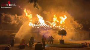 Lanzendorf_Pferdestall_1 Nö: Reitstall in Vollbrand ? 3 tote Pferde, 2 verletzte Fw-Leute