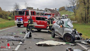 Obdach_Vut1 Stmk: 83-Jähriger bei Kollision zwischen Lastwagen und Pkw bei Obdach tödlich verletzt