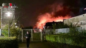 D: Gro�brand in Lagerhalle in Ratingen