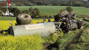 D: Trecker und G�llefass kippten in Sprockh�vel um