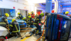 O�: Technische Rettungs-Challenge im Abbruch-Feuerwehrhaus Alkoven