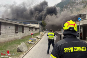 ZermattWerkstatt Schweiz: Drei Verletzte bei Brand in Autowerkstätte in Zermatt