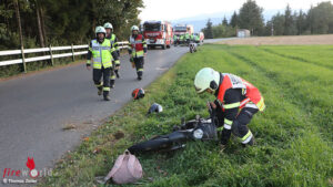 k-5N5A2524 Stmk: Motorrad kam von Straße ab ? zwei Verletzte in Spielberg