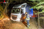 Lkw-Lenker vertraut seinem Navi - Aufwendige Bergung mitten im Wald