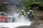 Pkw auf der Langenloiserstraße in Vollbrand